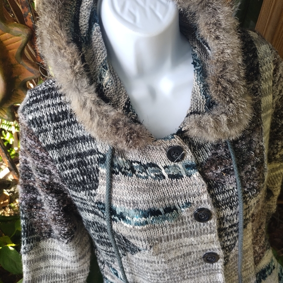 Gorgeous sweater jacket with fur trim small - Picture 8 of 10